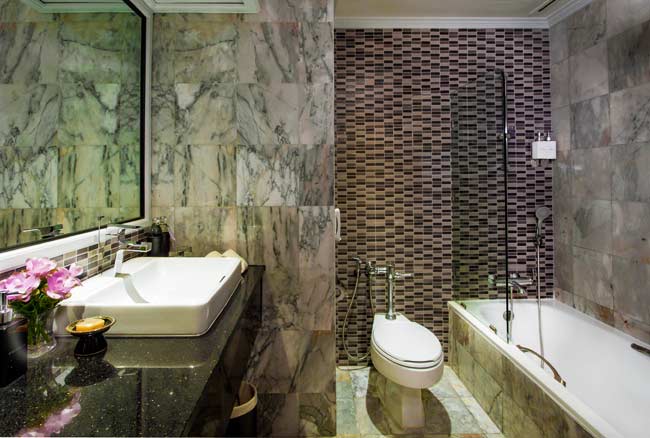 Premier Room Bathroom at The Sukosol Hotel