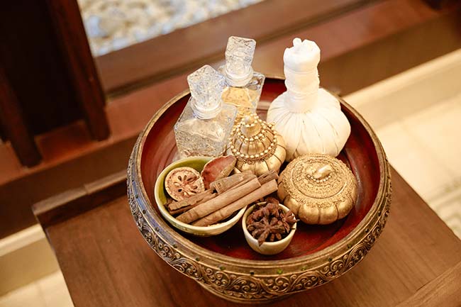 Lotus Spa Herbal Compress