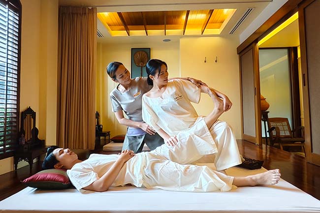 Massage Class at Lotus Spa